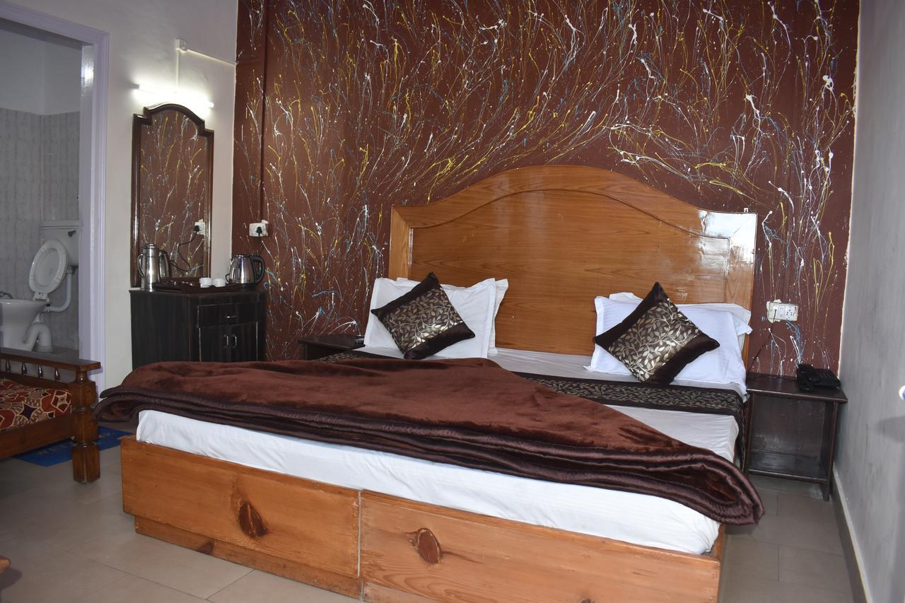 Hotel Akanksha Anand Plaza Массури Экстерьер фото